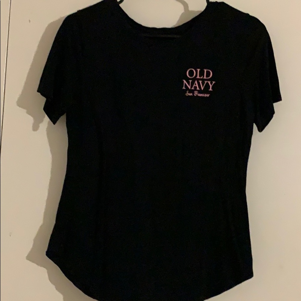 OLD NAVY T-SHIRT